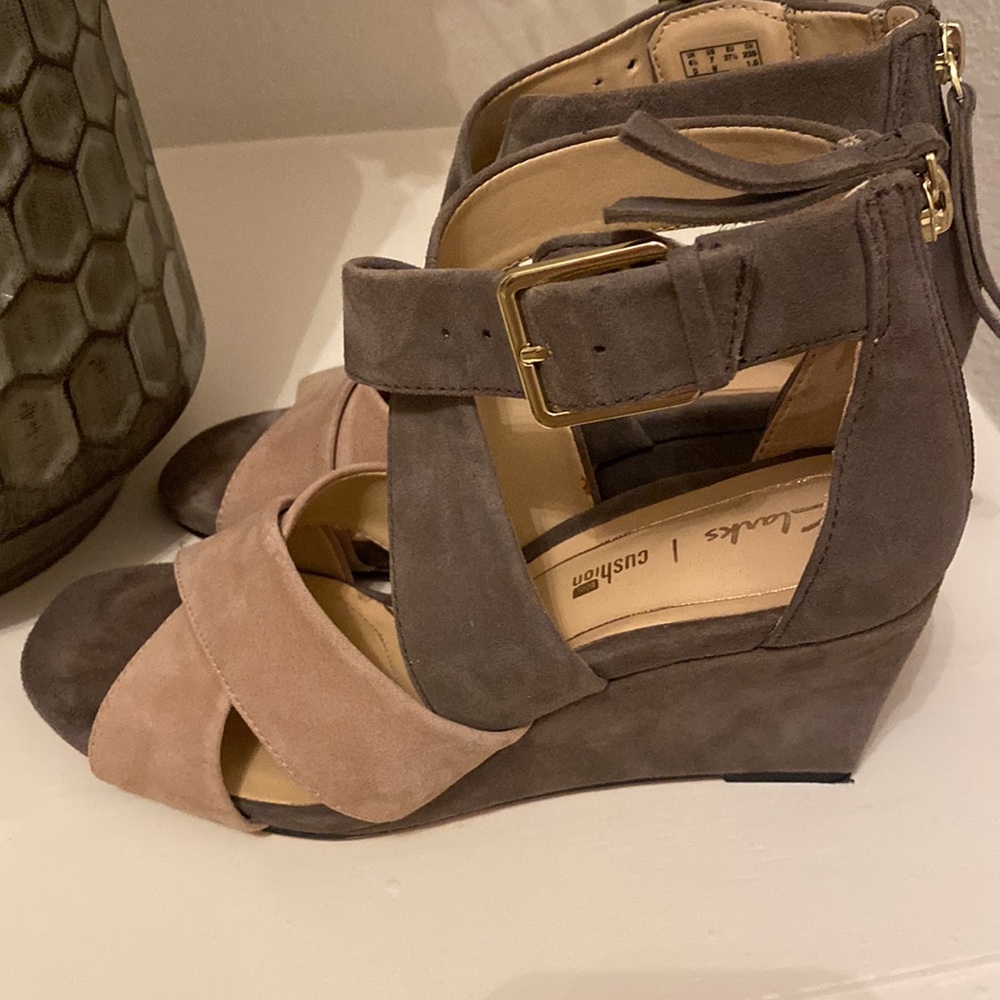 Clarks wedge heels size 7
